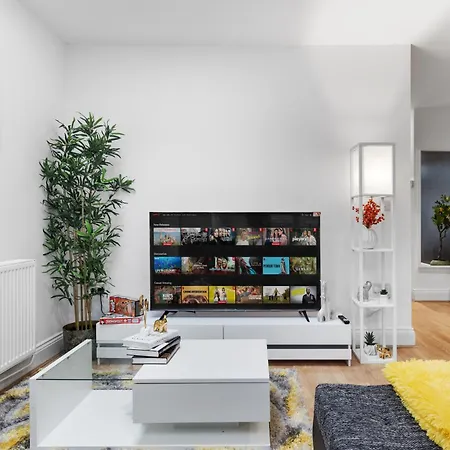 Immaculate 2-Bed London Escape- Sleeps 6- Garden & Parking - 15 Mins To Central- Save 20 Percent Weekly!